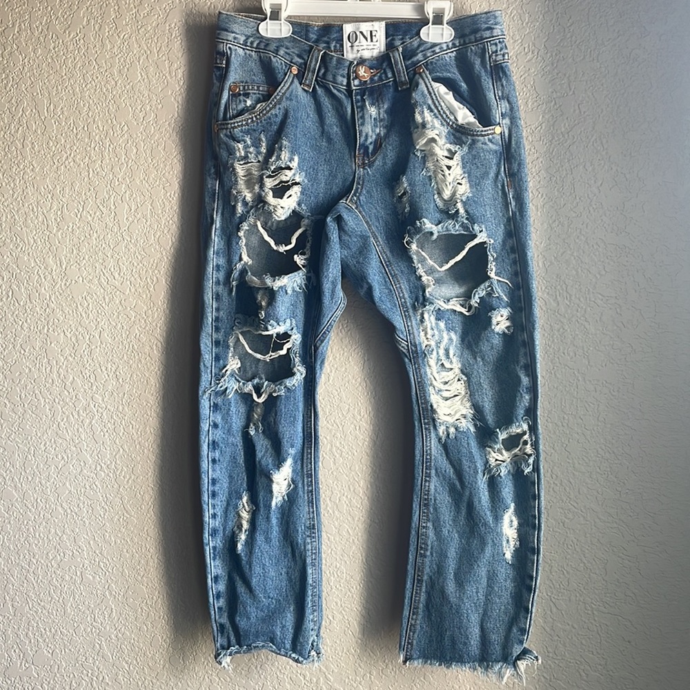 One tablespoon distressed style denim jeans.(24) - Picture 2 of 16